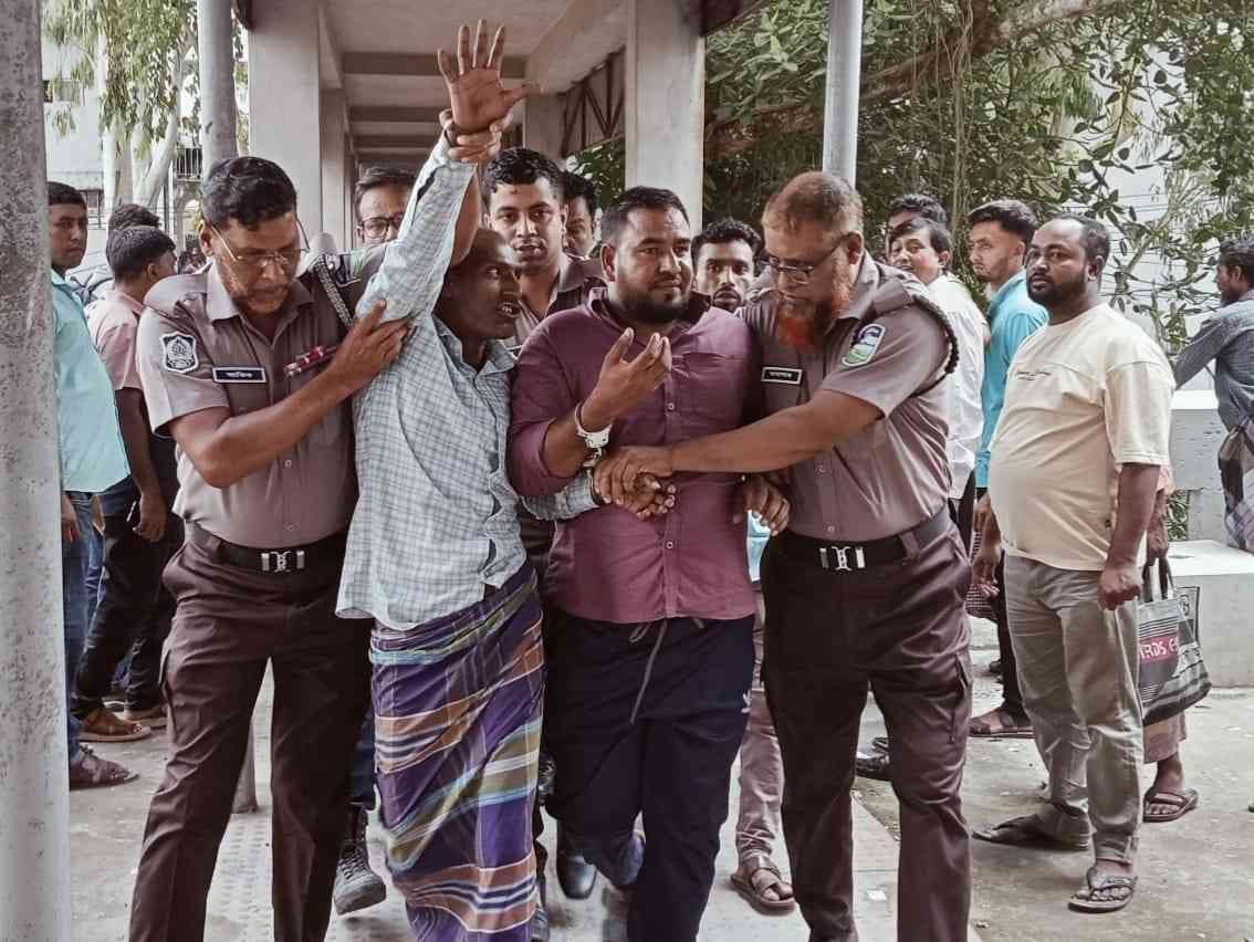 অশালীন ছবি ছড়িয়ে দেওয়ার ভয় দেখিয়ে গৃহবধূকে নির্যাতন: দুই যুবকের মৃত্যুদণ্ড