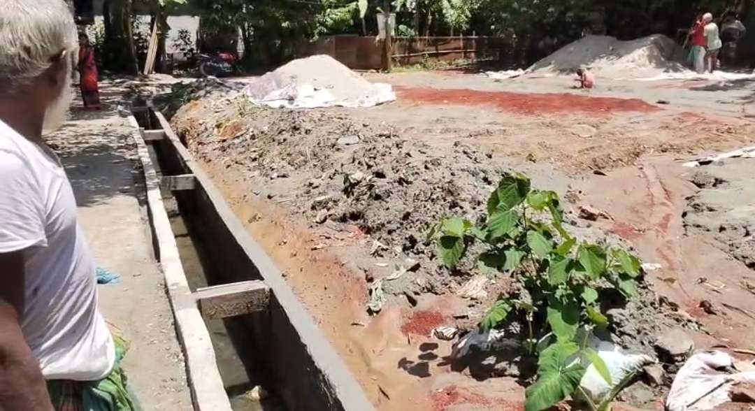 কালীগঞ্জের বনিকপাড়া ড্রেন নির্মাণে অনিয়মের অভিযোগ ‘মিথ্যা ও ভিত্তিহীন’: প্রকল্প সভাপতি