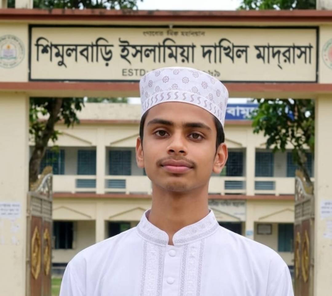 ফুলবাড়ীতে দীর্ঘ ১৯ বছর পর দাখিলে জিপিএ-৫, চিকিৎসক হতে চান মোনাঈম