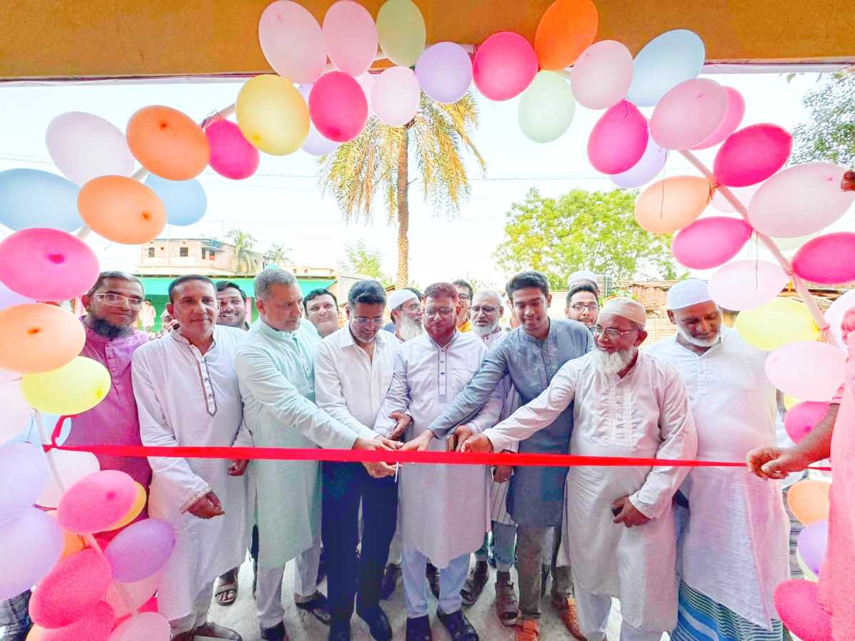পোরশায় কনফিডেন্স ডায়াগনস্টিক সেন্টারের শুভ উদ্বোধন