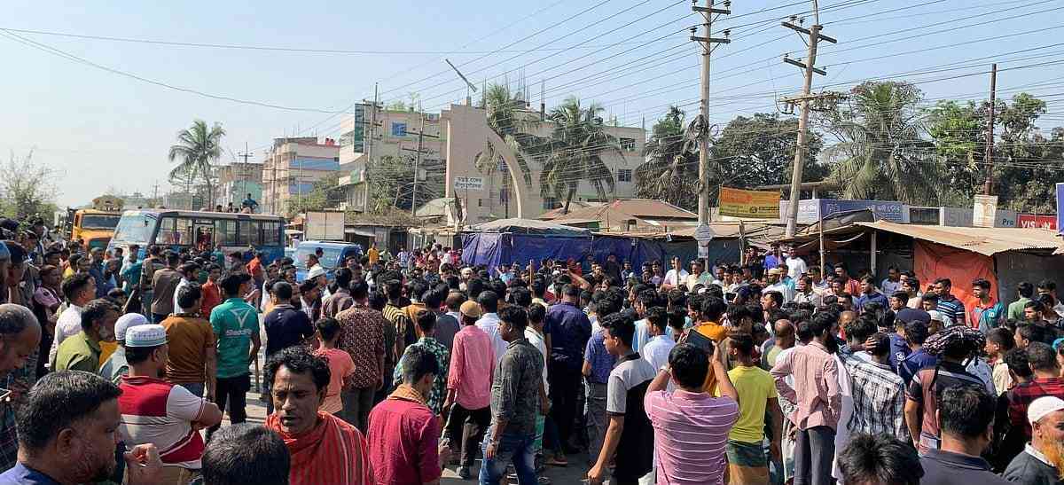 স্ত্রীর পরকীয়ার প্রতিবাদ করায় অটোরিকশা চালককে নির্যাতন করে হ*ত্যা*র অভিযোগ, আটক ৫