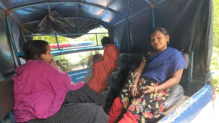 শ্রীপুরে গহিন জঙ্গলে চোলাই মদের আস্তানায় পুলিশের অভিযান, ৬ ড্রাম মদসহ আটক ৩