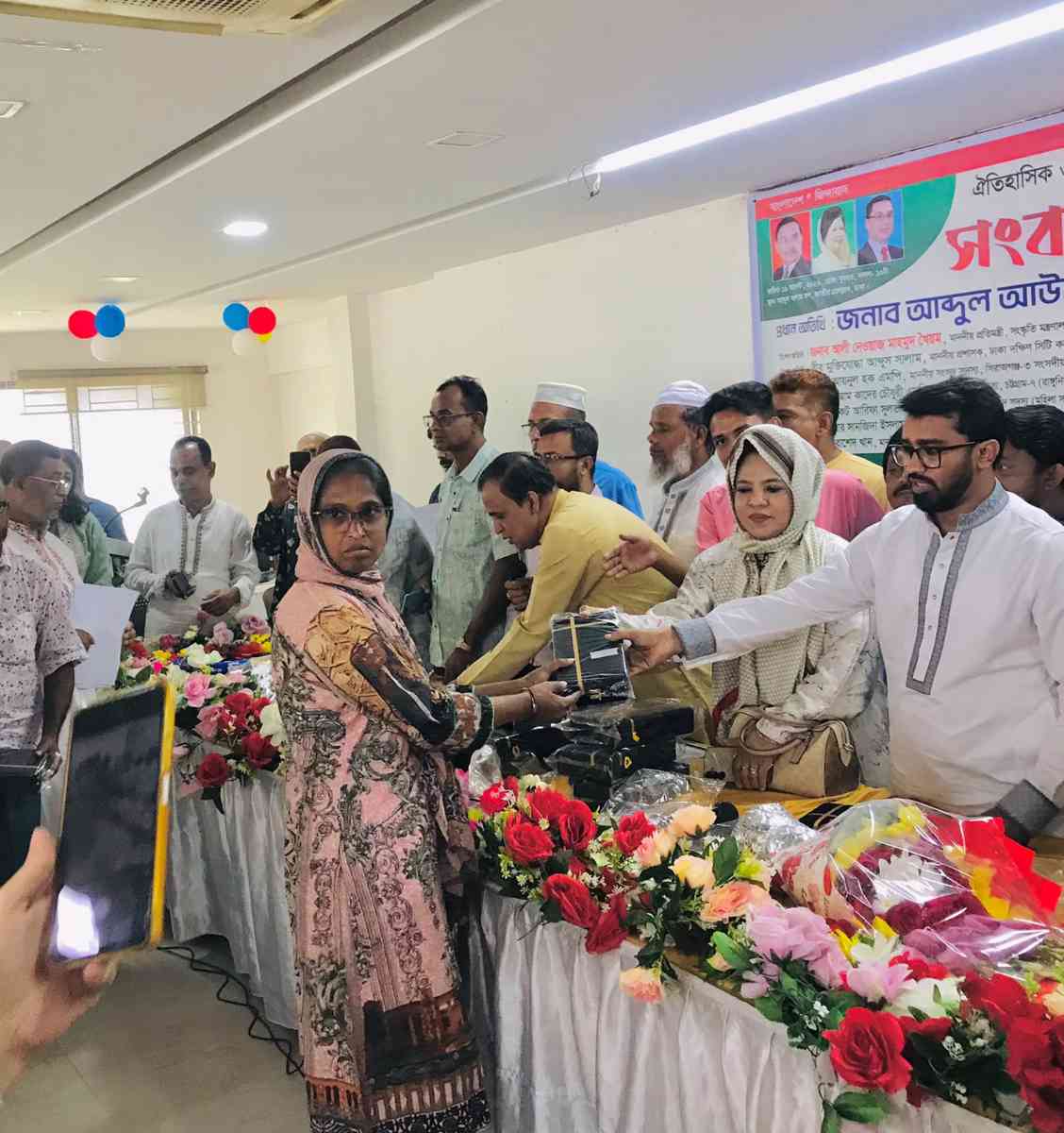জুলাই বিপ্লবের সাহসী যোদ্ধা সামসাদ জাহান তানিয়াকে সম্মাননা